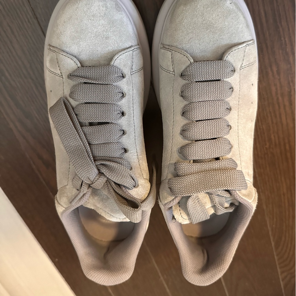 Alexandra McQueen sneaker